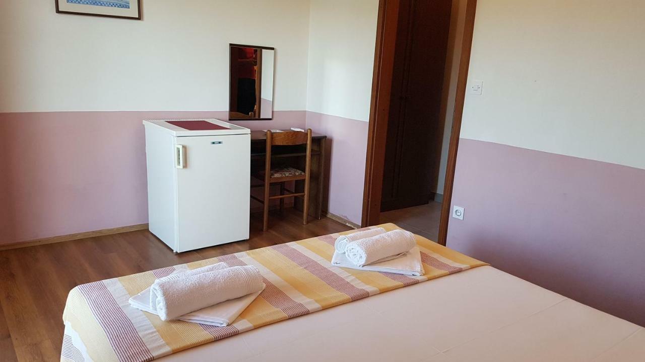 Apartments And Room Caric イェルサ エクステリア 写真