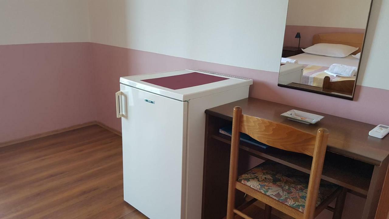 Apartments And Room Caric イェルサ エクステリア 写真