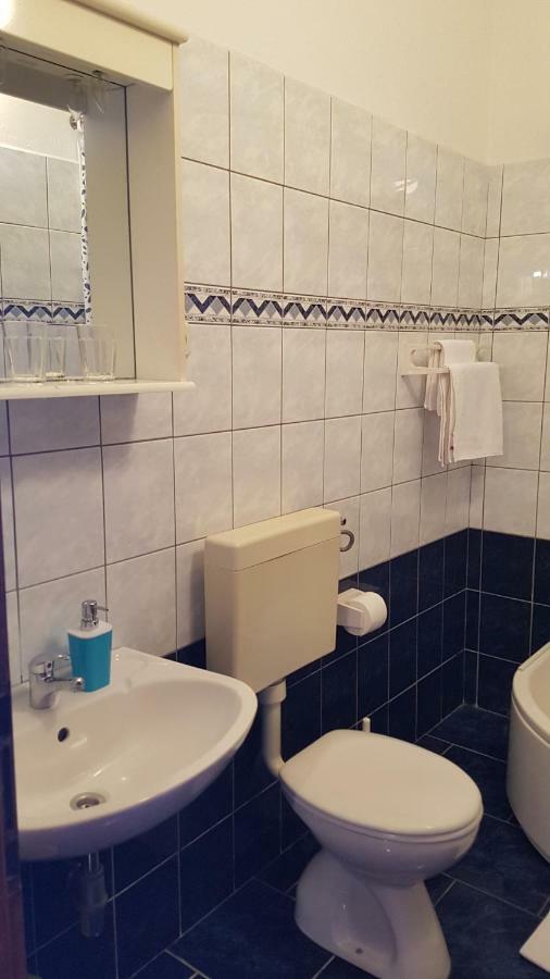 Apartments And Room Caric イェルサ エクステリア 写真