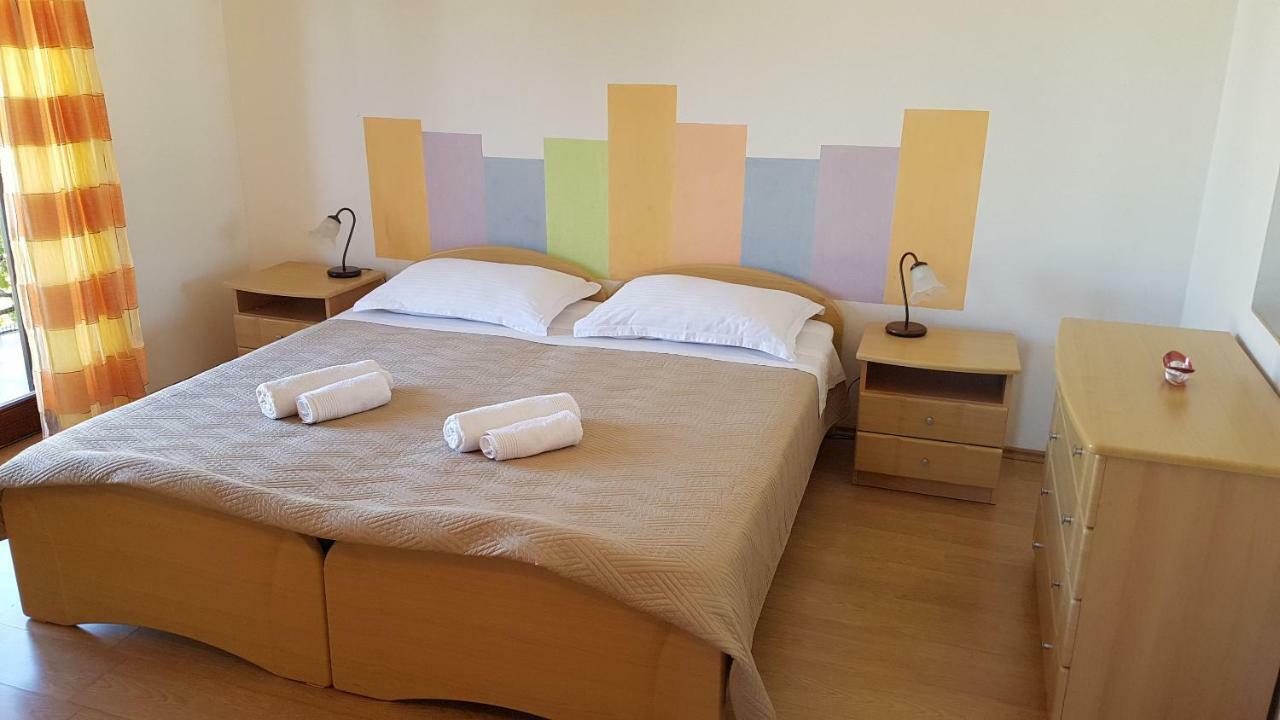 Apartments And Room Caric イェルサ エクステリア 写真
